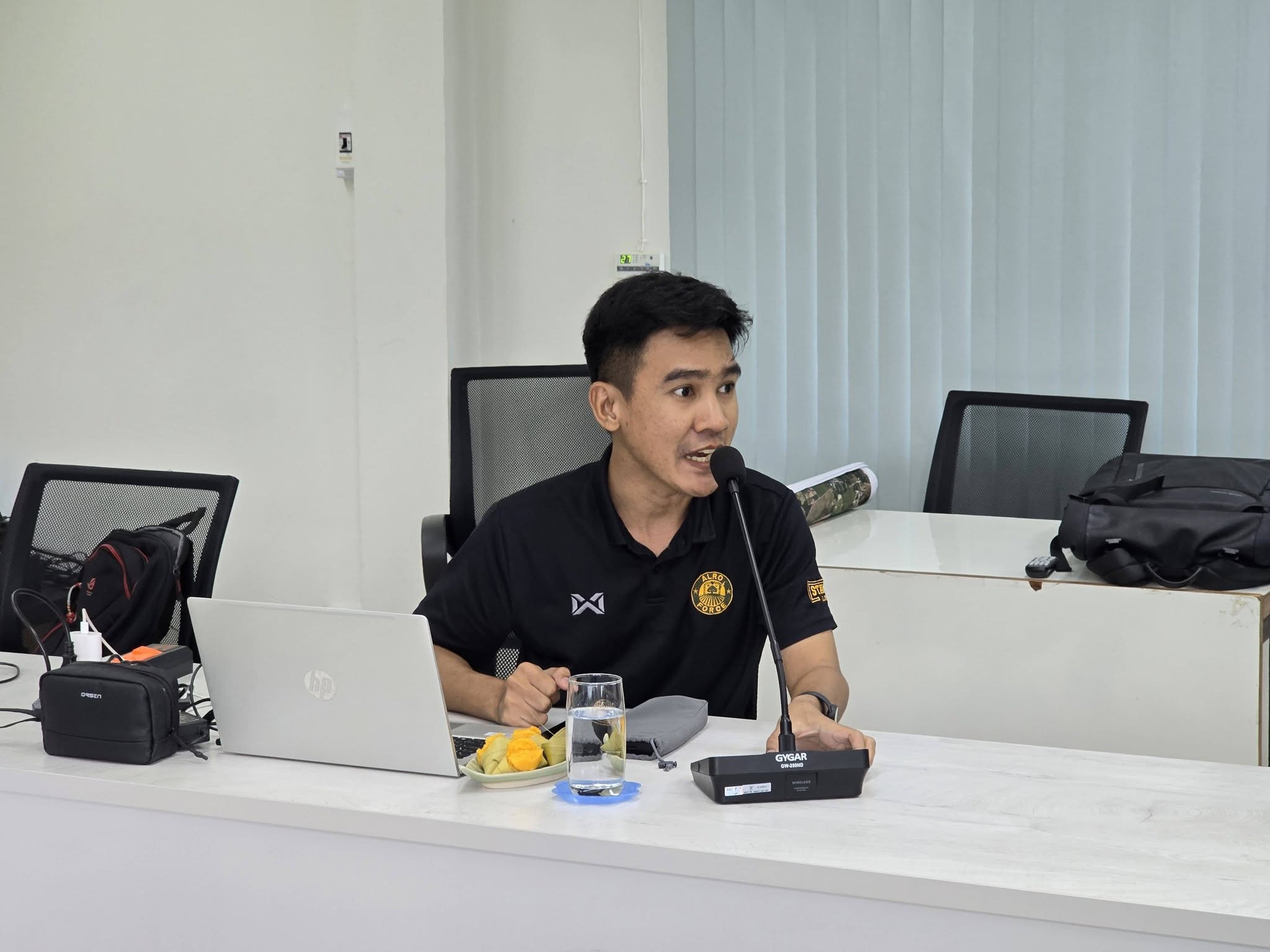 title - ปฏิรูปที่ดินจังหวัดเพชรบุรี พร้อมด้วยเจ้าหน้าที่ สำนักงานการปฏิรูปที่ดินจังหวัดเพชรบุรี (ส.ป.ก.เพชรบุรี) ร่วมหารือแนวทางการแก้ไขปัญหาโครงการแก้ไขปัญหาที่ดินทำกินของเกษตรกรสภาประชาชน 4 ภาค ร่วมกับเจ้าหน้าที่ 3 สำนักของสำนักงานการปฏิรูปที่ดินเพื่ือเกษตรกรรม ได้แก่ สำนักกฎหมาย สำนักจัดการปฏิรูปที่ดิน และสำนักจัดการแผนที่และสารบบที่ดิน